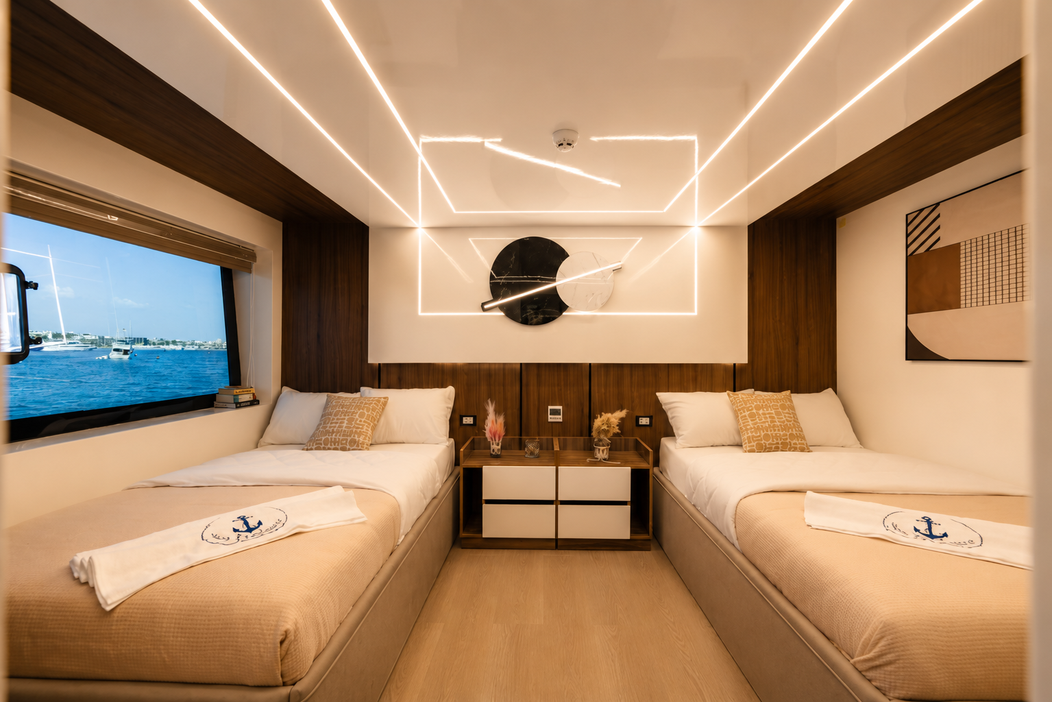 Twin cabin on the M/Y Sea Treasure with two separate beds