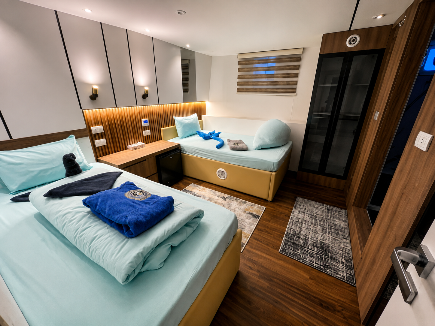 Twin cabin bedding on board the M/Y Sea Fox