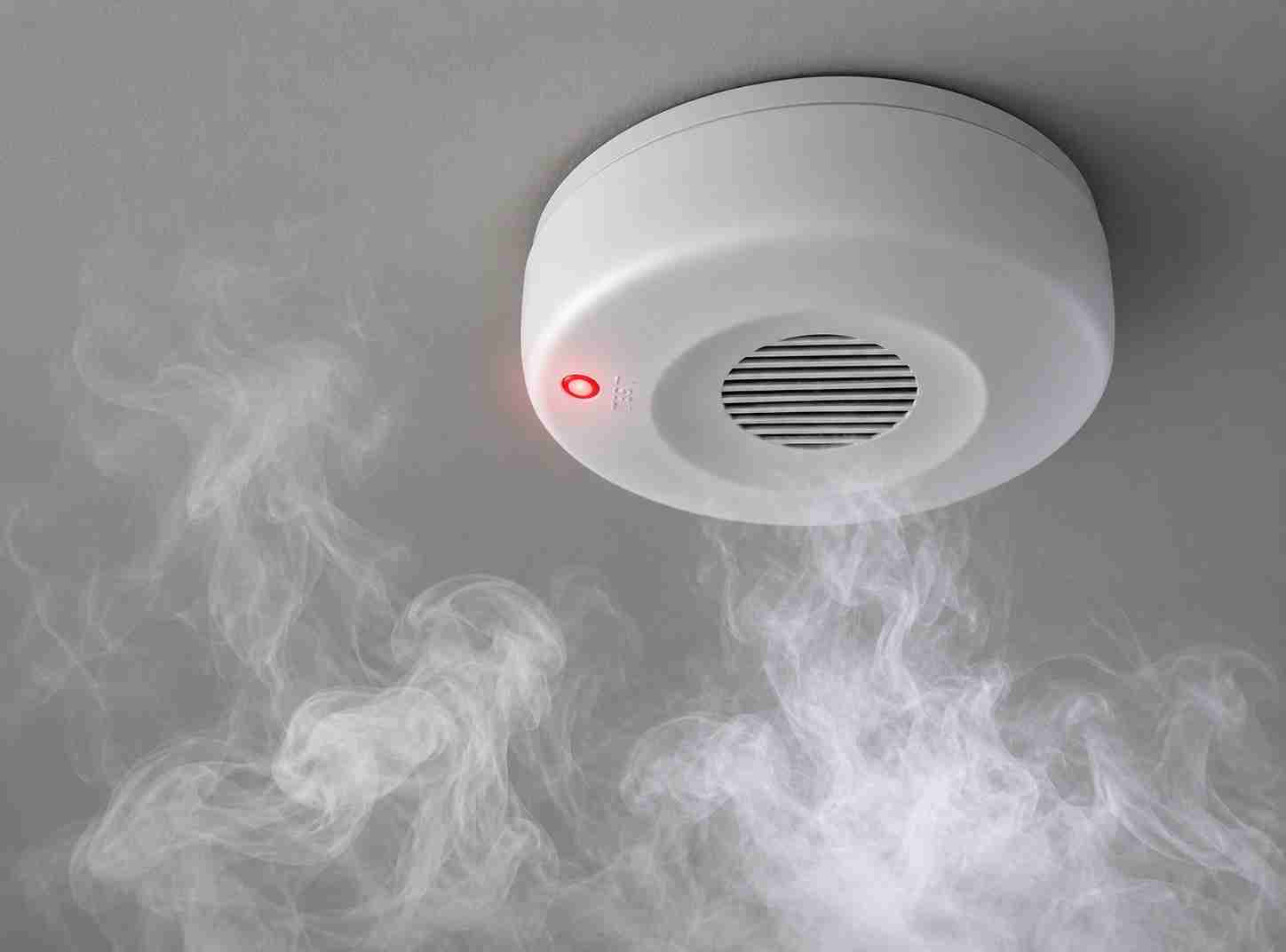 Smoke detector forming part of the diving safety systems on board