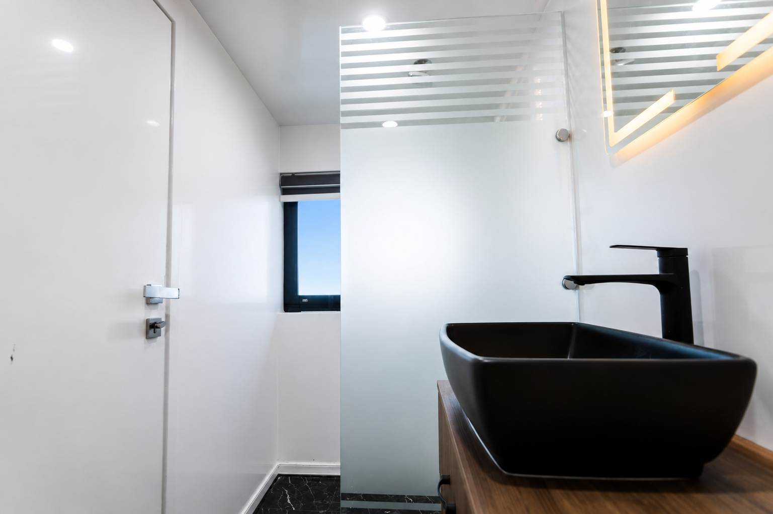 En-suite bathroom with shower and washbasin