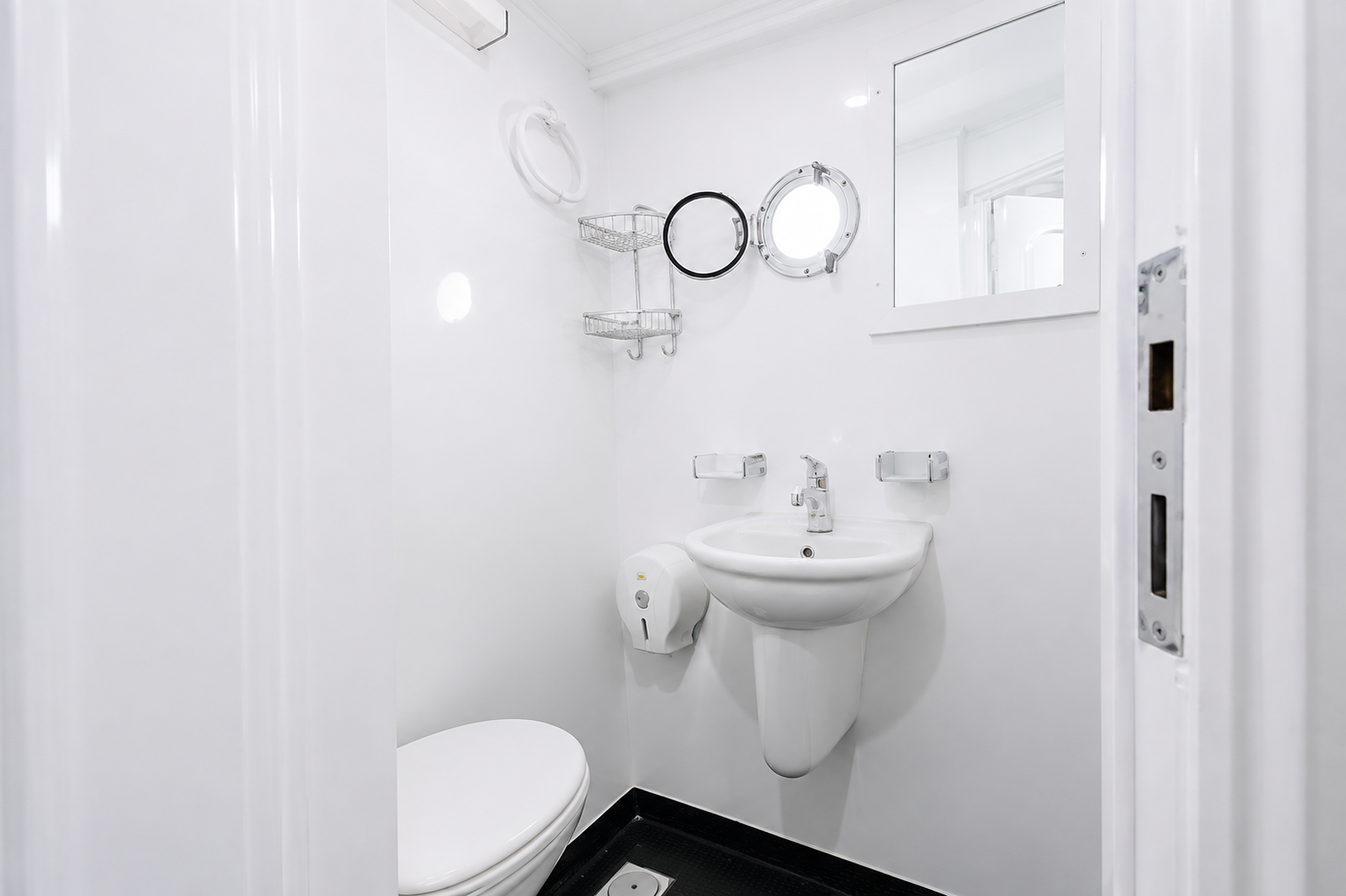 Private en-suite bathroom