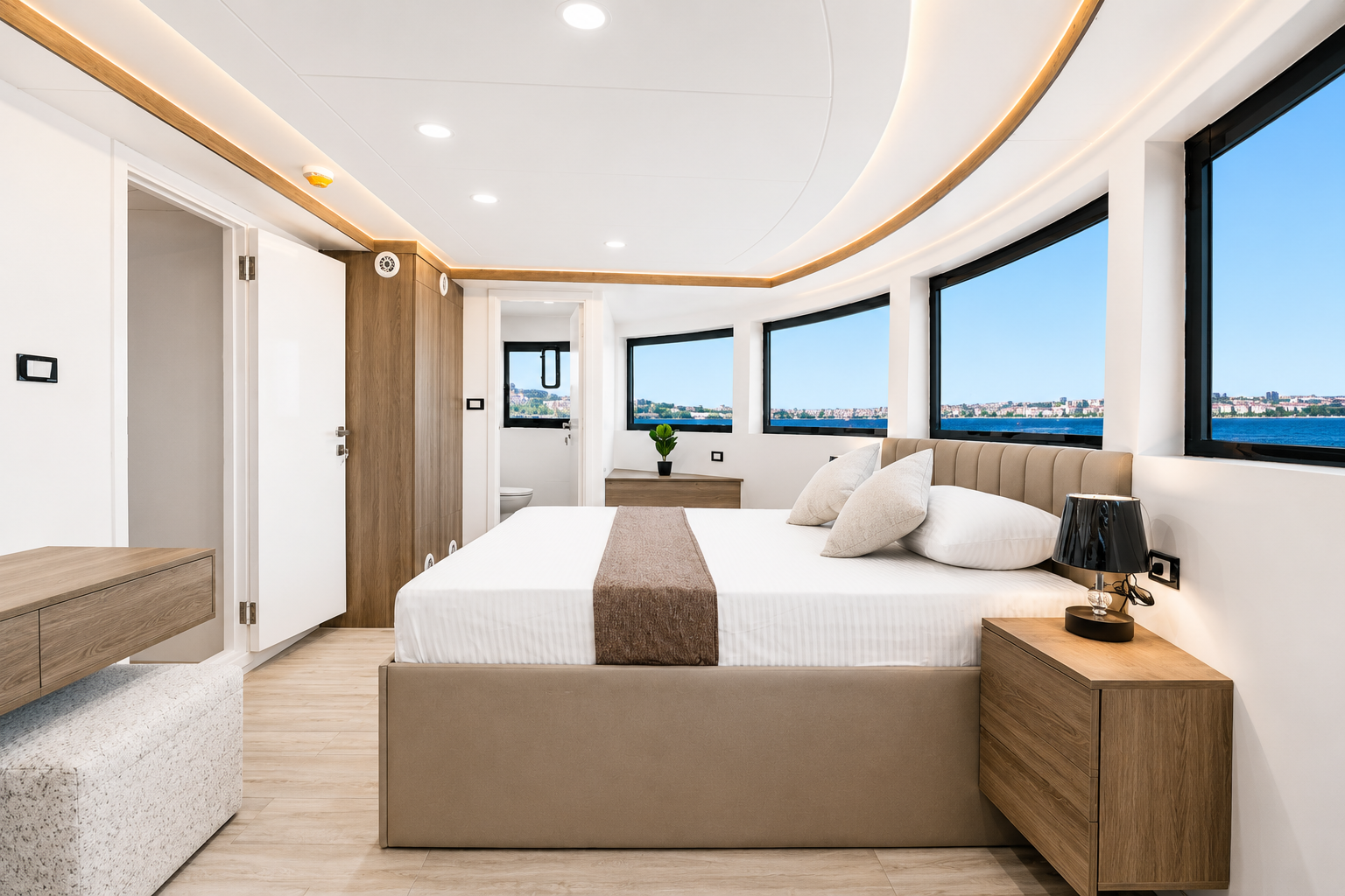 Master suite with a double bed and sea view