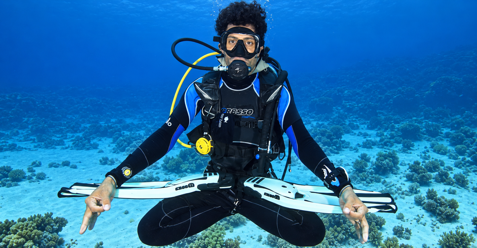 Hovering practice on a PADI Peak Performance Buoyancy dive