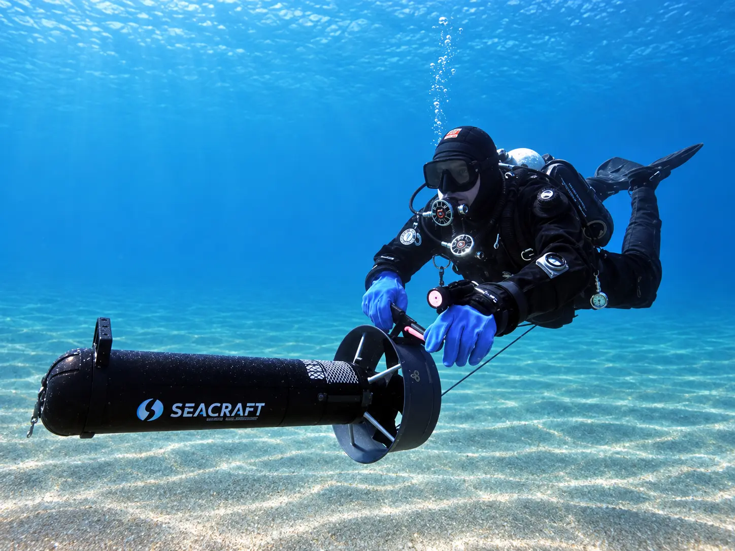 Propulsion unit and cylinder in shallow water