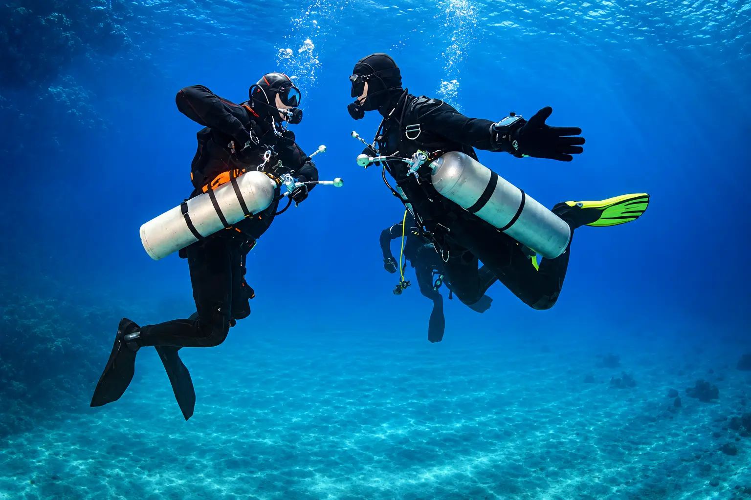 Sidemount buddy pair diving together in Hurghada