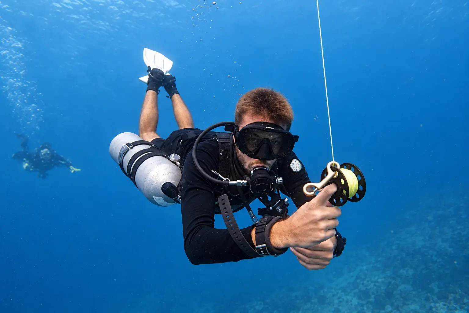 Reel drill during PADI Sidemount Diver training
