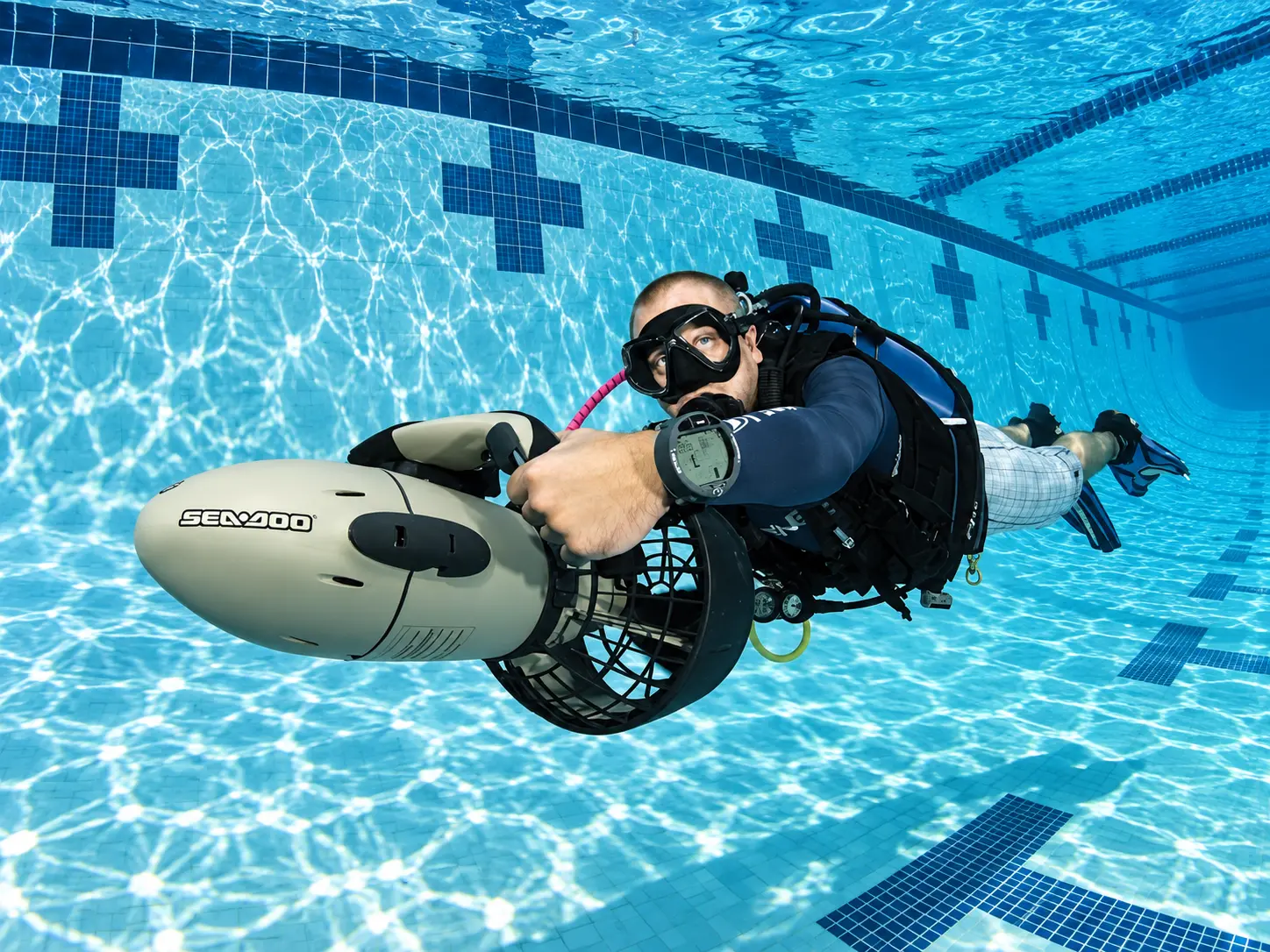 Handling drill on a PADI DPV Scooter Diver course training dive